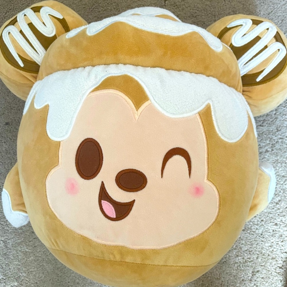 Jumbo Plush Winking Mickey cinnamon roll with Icing Hat - Tan & White